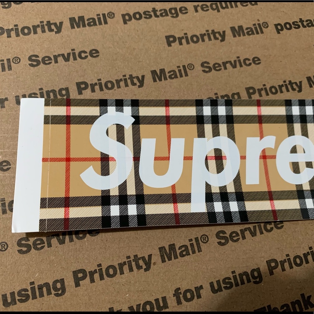 Supreme x Burberry Box Logo Sticker - Picture 4 of 9